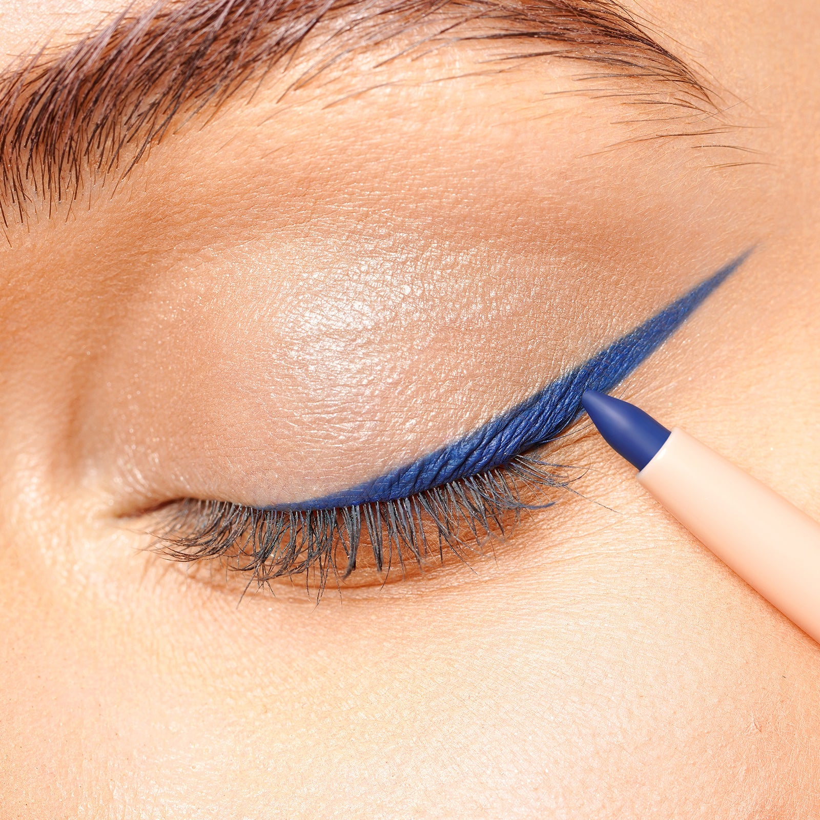 Glow Glamour Eyeliner | 18 Deep Trench