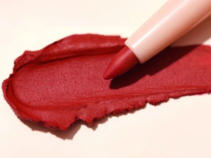 Glow Glamour Dual Liner: Eyeliner & Lip Liner